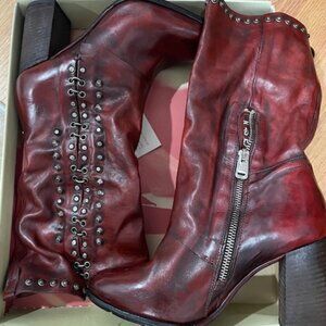 WINE STUD AND RING EMBELLISHED HEELED TALL BOOT EU37